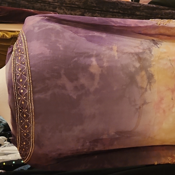 Silk embelished tunic. - Picture 3 of 3